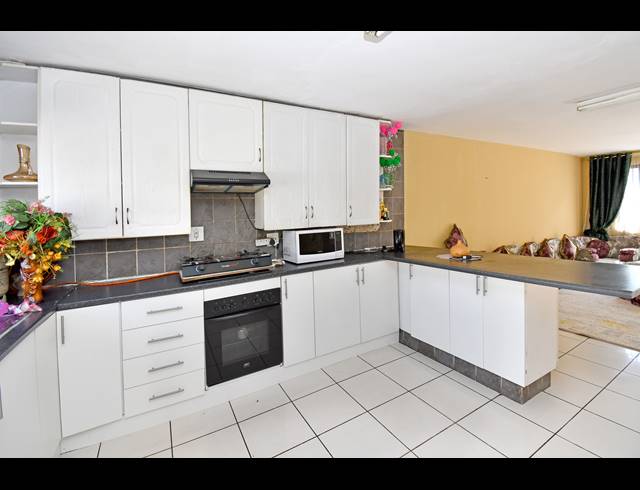 9 BEDROOM HOUSE FOR SALE IN MAYFAIR